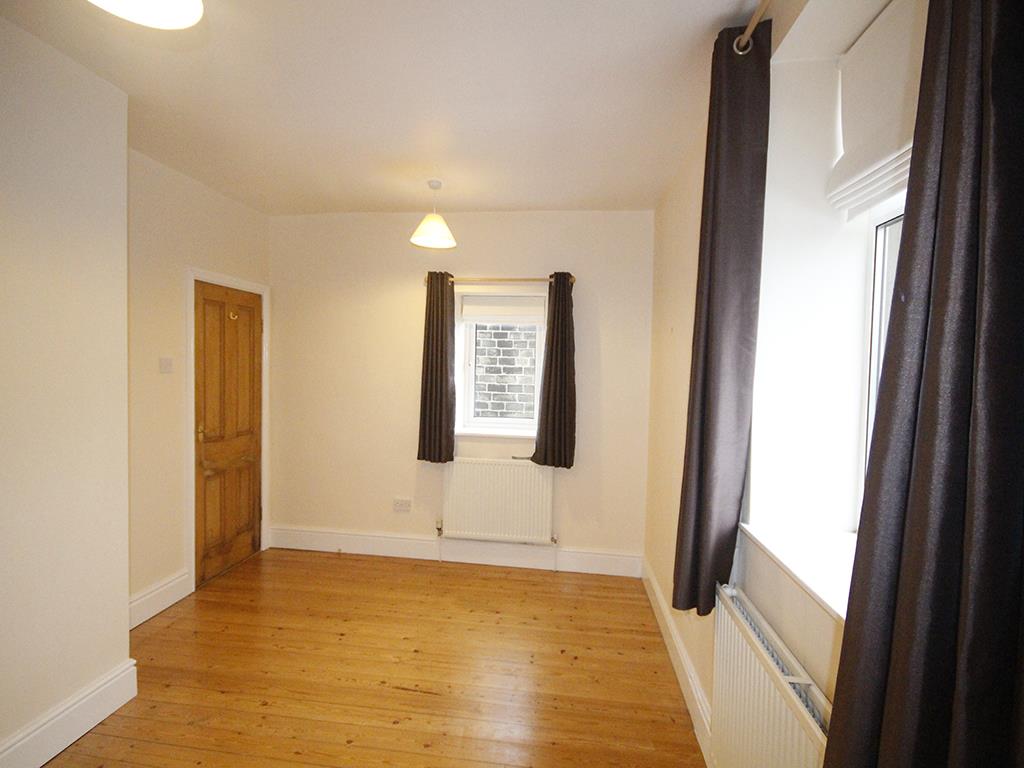 2 bedroom end terrace house Let Agreed in Winewall - _MG_9457.jpg